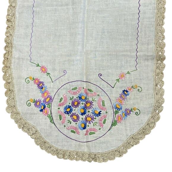 Vintage linen table runner hand embroidery tablecloth thick crochet trim oval - Picture 6 of 8